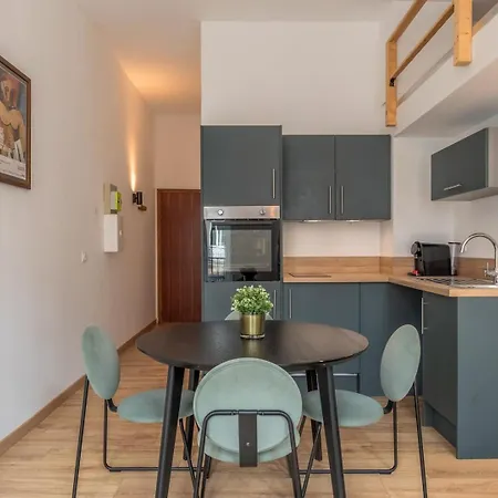 公寓 1 Bedroom Near Catholic *