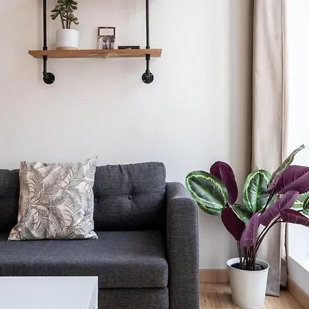 1 Bedroom Near Catholic *