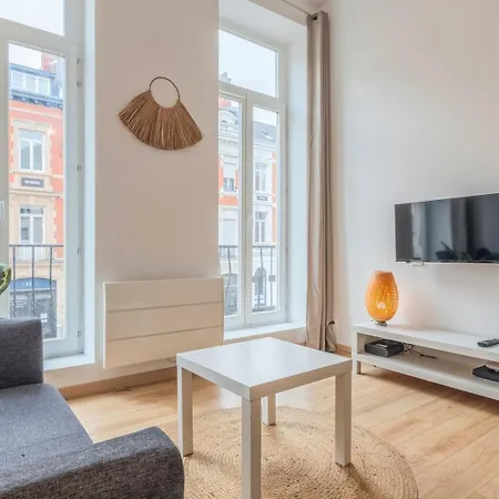 1 Bedroom Near Catholic *