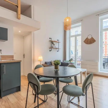 1 Bedroom Near Catholic * Lille