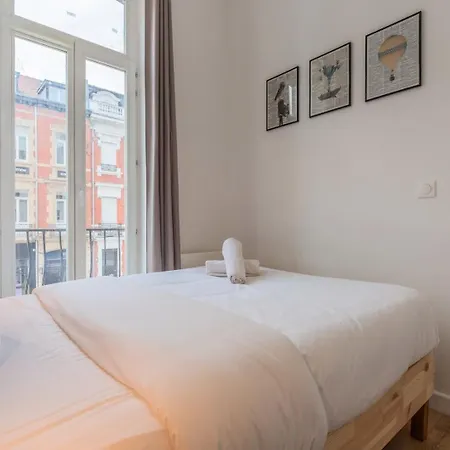 1 Bedroom Near Catholic *