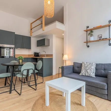 1 Bedroom Near Catholic