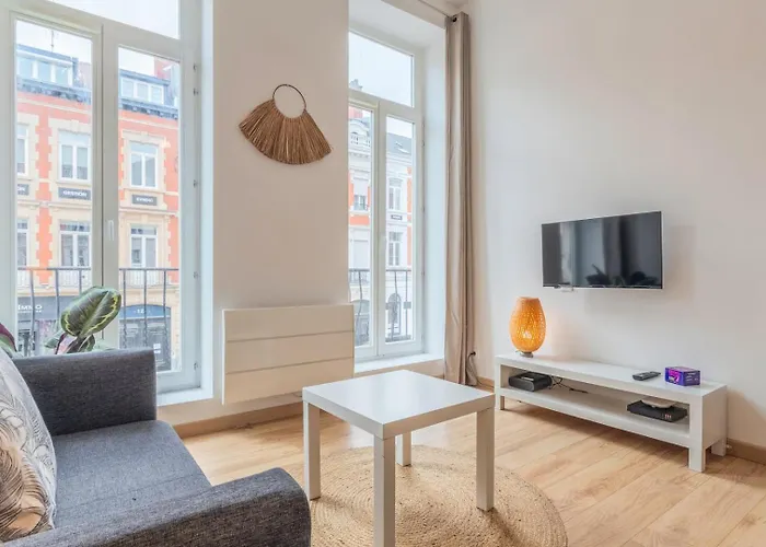 1 Bedroom Near Catholic *