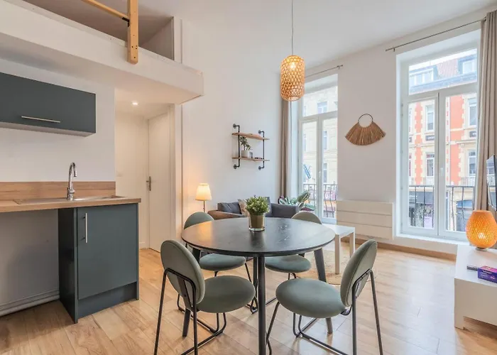 1 Bedroom Near Catholic * Lille