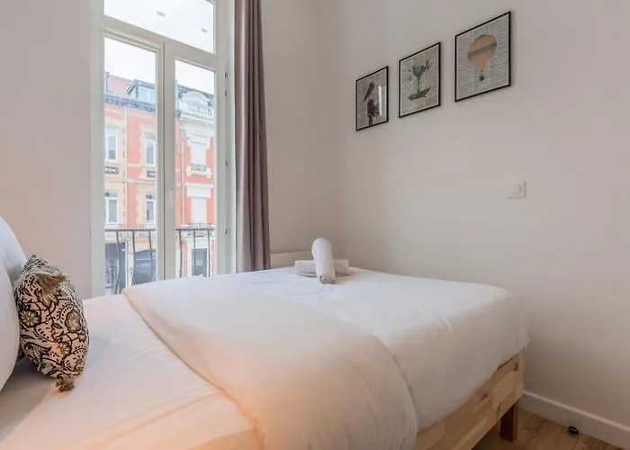 1 Bedroom Near Catholic *